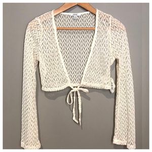 *NEW* Cropped lace top